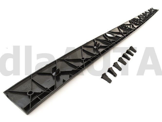 Прагова лайстна на задните врати за Mercedes Sprinter 1 1995–2006 – 9017660219