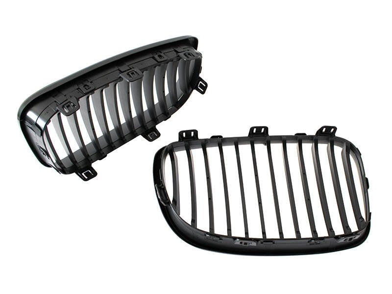 Чифт решетки между фаровете за БМВ 1 серия Е87 (BMW 1 E81 E82 E87 E88)