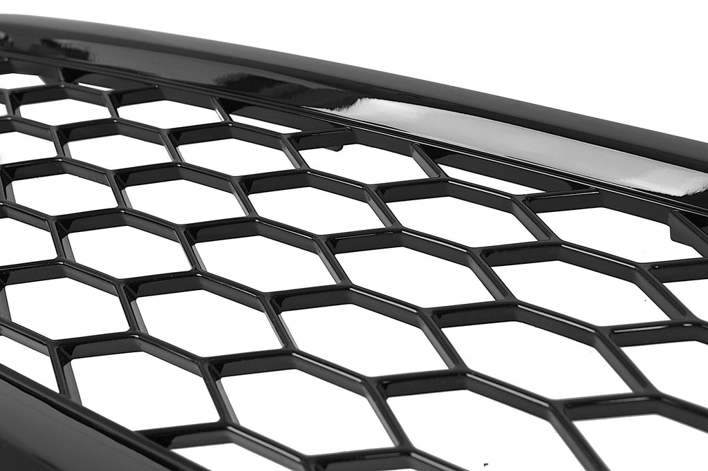 Grilă între faruri RS Look pentru AUDI A4 B6 2000–2004 – 8E0853651B3