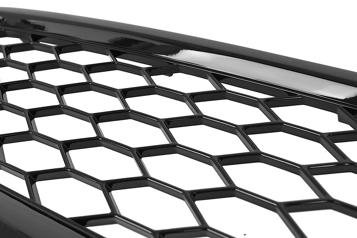Grilă între faruri RS Look pentru AUDI A4 B6 2000–2004 – 8E0853651B3