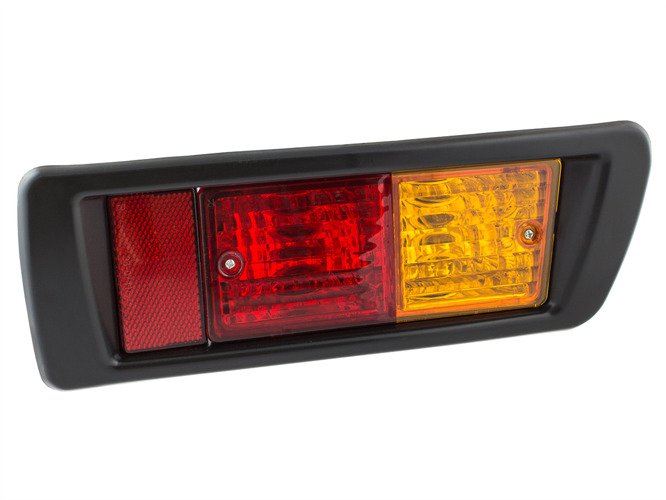 Задна светлина (стоп) в бронята за Toyota Land Cruiser 3 FJ90